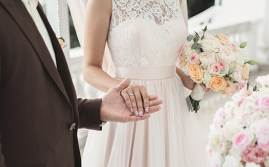 父母在美国给子女婚前买房,如何防止离婚房产被瓜分?信托还是婚前协议?